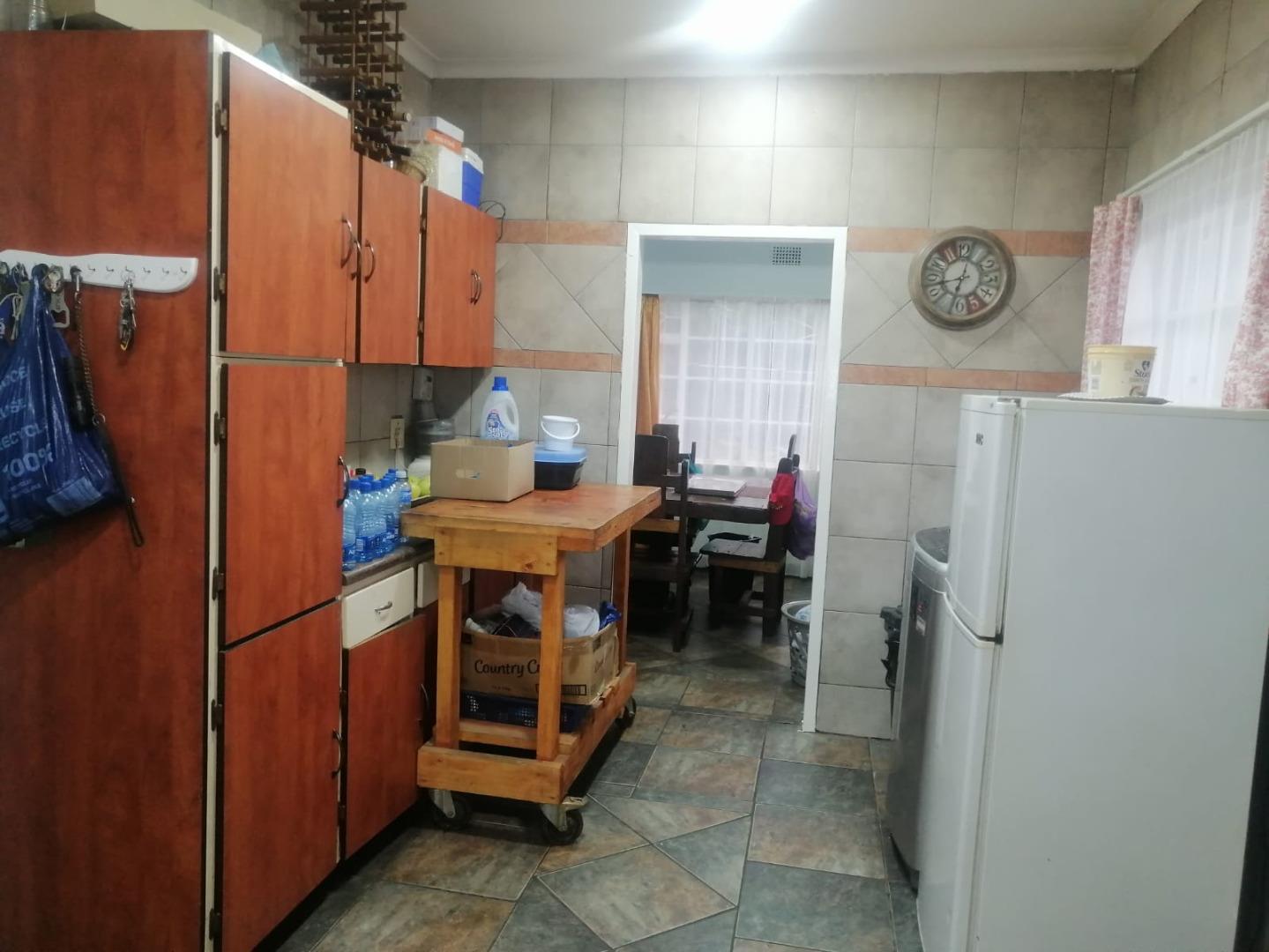 605814_WhatsApp